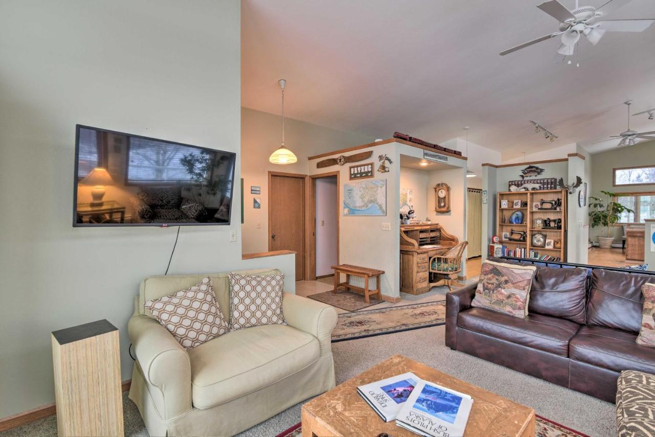 אנקורג' Spacious Family Home With Deck And Million-Dollar View מראה חיצוני תמונה