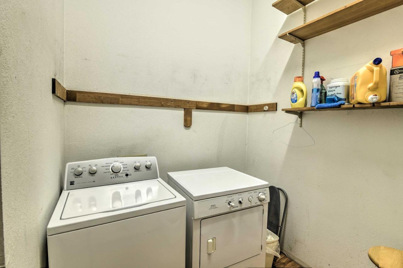 אנקורג' Spacious Family Home With Deck And Million-Dollar View מראה חיצוני תמונה